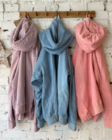 Kangourou à capuchon surdimensionné "beach" teint naturellement - Avec logo