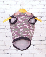 Chandail à capuchon pour chien, à motif camouflage rose "Emma"