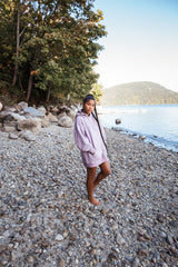Kangourou à capuchon surdimensionné "beach" teint naturellement - Avec logo