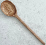 Cuillère profonde de cuisine, à long manche sculptée à la main - Merisier