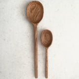 Cuillère profonde de cuisine, à long manche sculptée à la main - Merisier