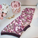 Chandail à capuchon pour chien, à motif camouflage rose "Emma"