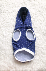 Chandail à capuchon léger pour chien, sans manches à motif "Ancres"