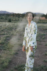 Peignoir en charmeuse de soie à motif floral