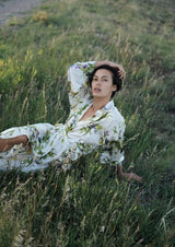 Peignoir en charmeuse de soie à motif floral