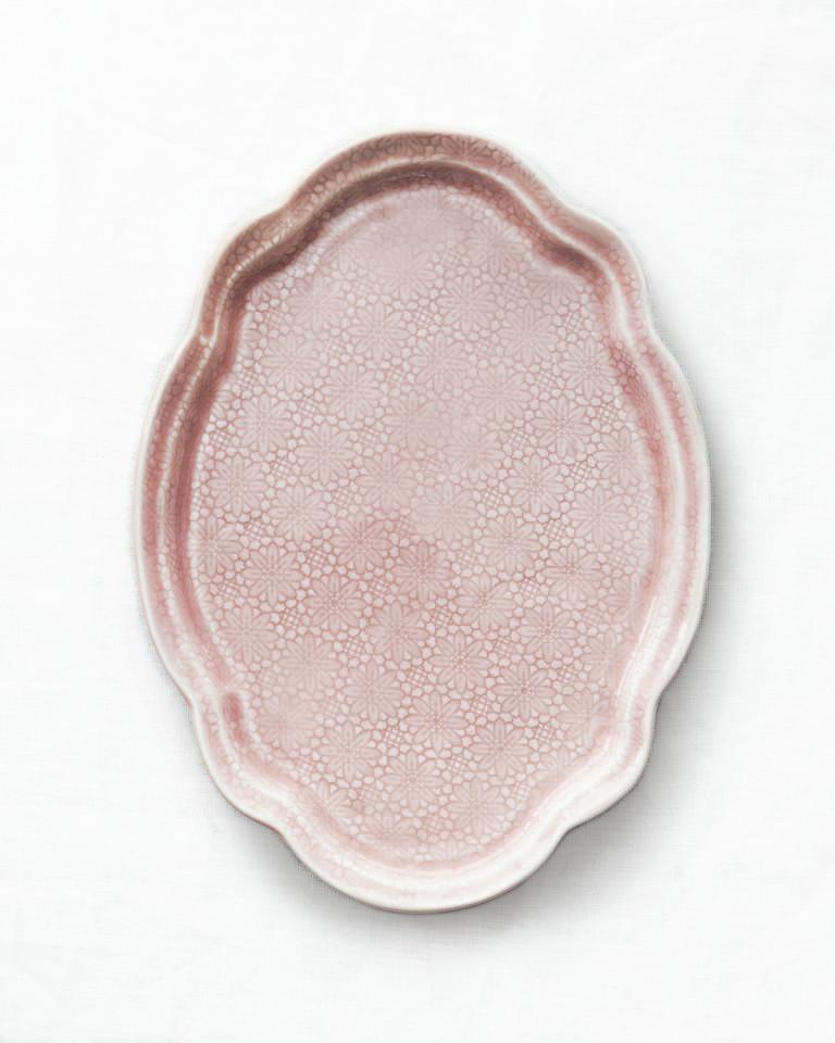 Assiette à dîner en porcelaine, de forme ovale, à motif floral - Rose bébé